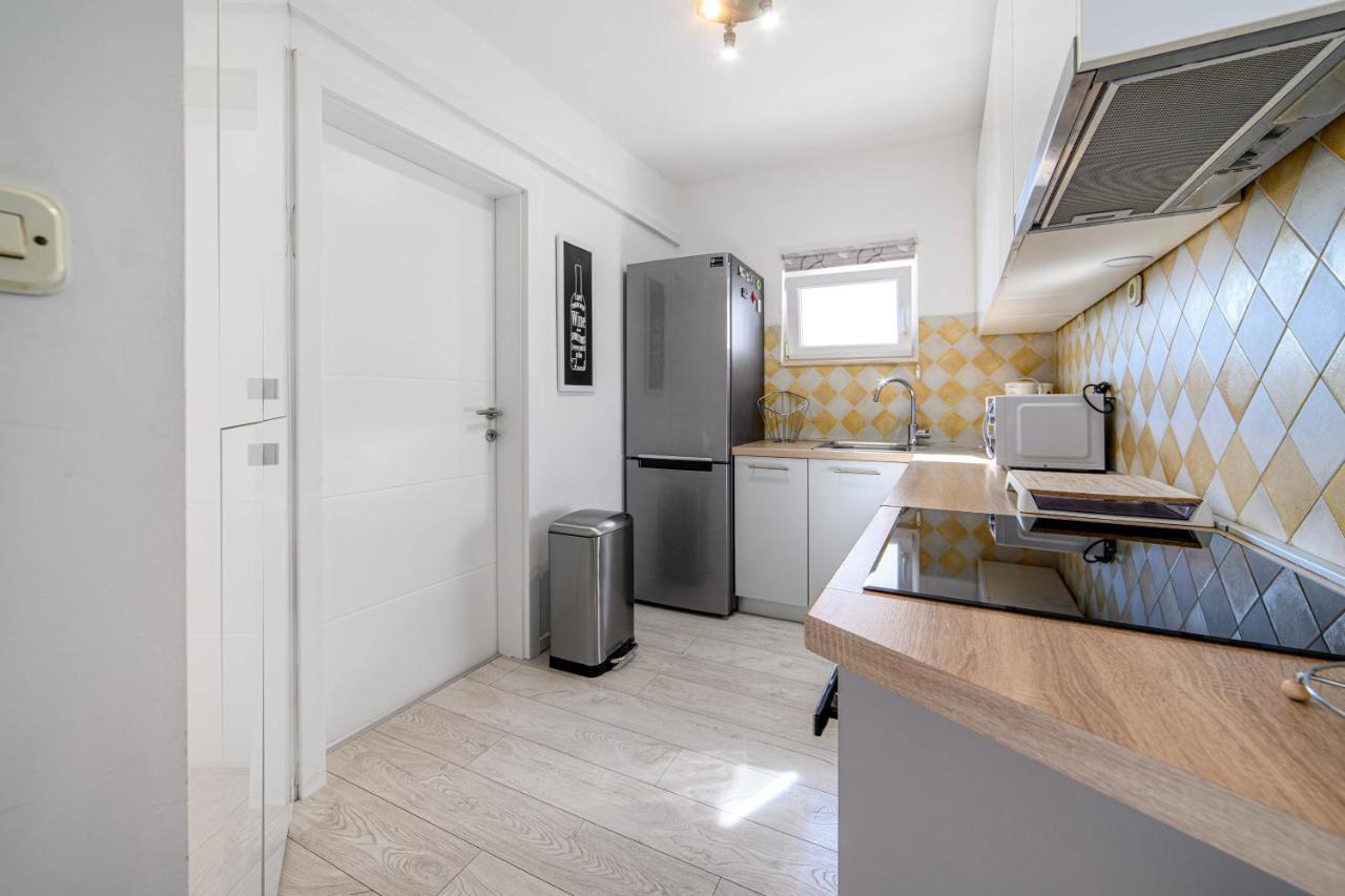 Apartment Seaside Zaboric Buitenkant foto