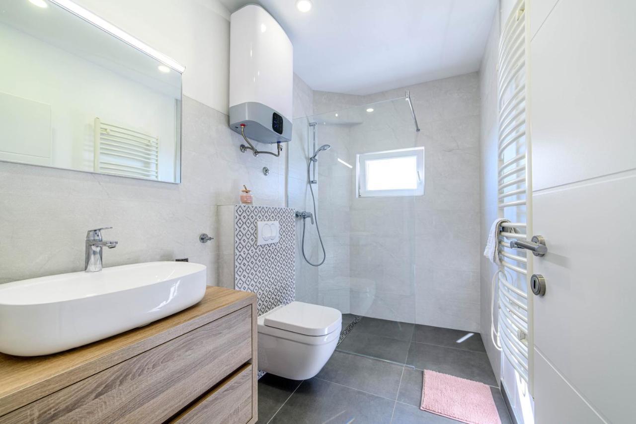 Apartment Seaside Zaboric Buitenkant foto