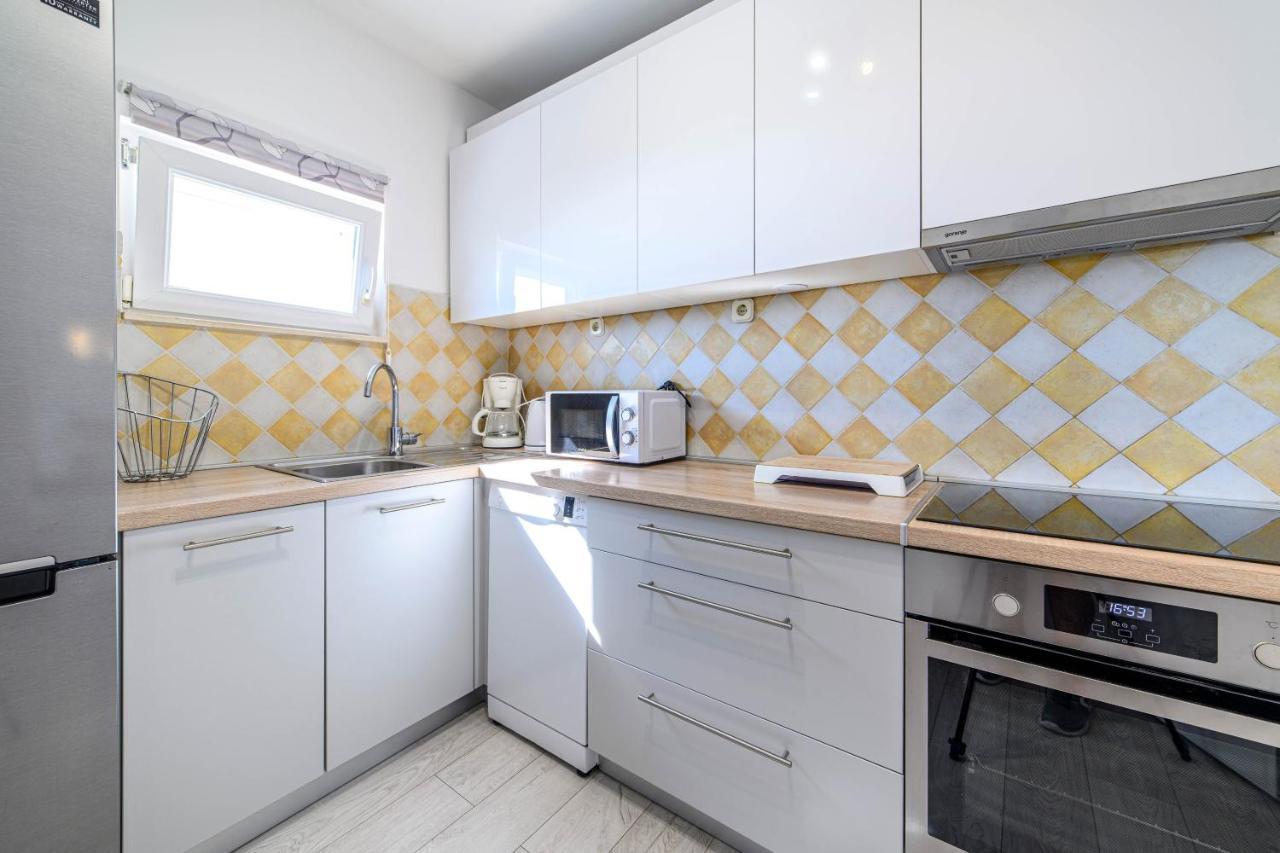 Apartment Seaside Zaboric Buitenkant foto